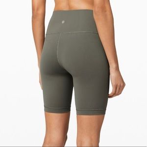 NWT Lululemon Wunder Train High-Rise Short 8” in Grey Sage